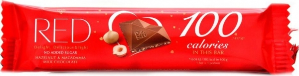 RED - Mléčná čokoládová tyčinka s makadamiovými a lískovými ořechy se sníženým obsahem kalorií, bez přidaného cukru 26g